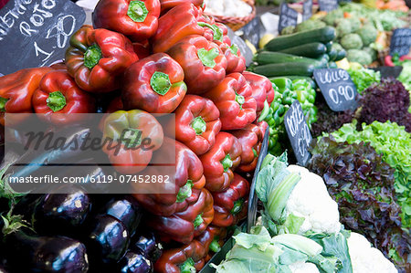 Vegetables for sale, Mercado Central (Central Market), Valencia, Mediterranean, Costa del Azahar, Spain, Europe