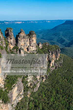 The Three Sisters and rocky sandstone cliffs of the Blue Mountains, New South Wales, Australia, Pacific The Three Sisters and rocky sandstone cliffs of the Blue Mountains, New South Wales, Australia, Pacific