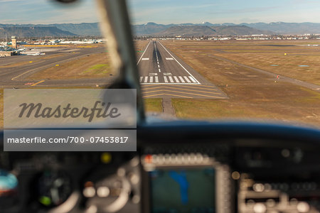Landing a light aircraft at MFR, Medford, Oregon, USA Landing a light aircraft at MFR, Medford, Oregon, USA