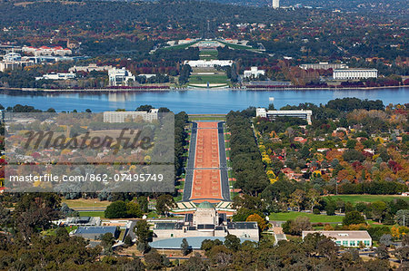 Australia, Australian Capital Territory (ACT), Canberra.  View from Mt Ainslie lookout - including Australian War Memorial, Anzac Parade, Lake Burley Griffin and Parliament House.