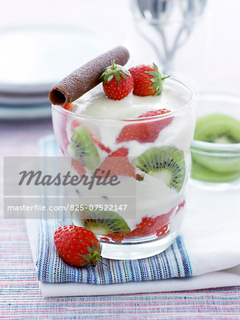 Strawberry-kiwi Tiramisu