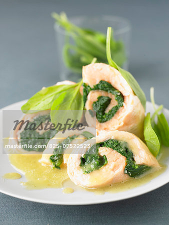 Rolled salmon fillets with spinach