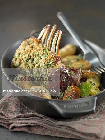 Loin of lamb in herb crust with Grenaille potatoes