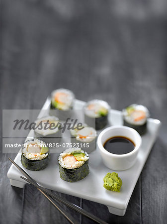 Avocado-surimi makis