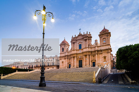 Duomo (Noto Cathedral) (St. Nicholas Cathedral) (Cattedrale di Noto), Piazza Municipio, Noto, Val di Noto, UNESCO World Heritage Site, Sicily, Italy, Europe Duomo (Noto Cathedral) (St. Nicholas Cathedral) (Cattedrale di Noto), Piazza Municipio, Noto, Val di Noto, UNESCO World Heritage Site, Sicily, Italy, Europe