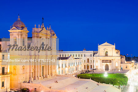 St. Nicholas Cathedral (Noto Cathedral) and Church of San Salvatore in Piazza del Municipio at night, Noto, Val di Noto, UNESCO World Heritage Site, Sicily, Italy, Europe