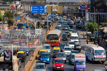 Traffic congestion on downtown highway to Bandra, Andheri and Santacruz and access route to the BKC Complex in Mumbai, India