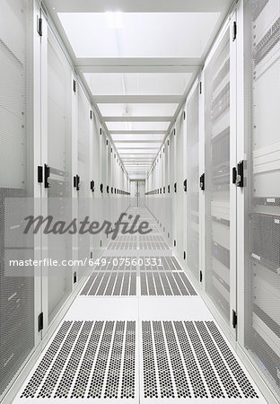 Data storage corridor in data warehouse