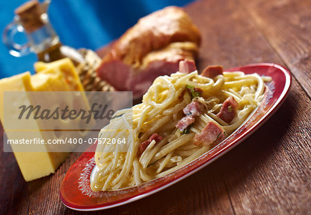 Sicilian homemade   pasta  - delizioso Spaghetti Carbonara with ham