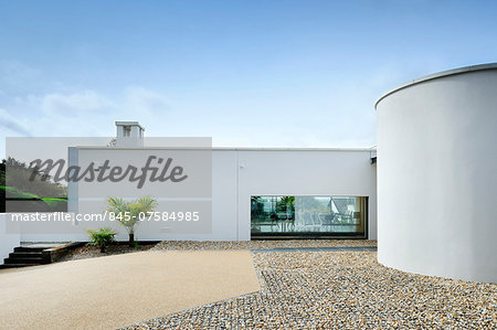 Exterior looking to the main house from the drive, Tresithney, Cornwall, UK. Architects: Architects: Stan Bolt Architect Exterior looking to the main house from the drive, Tresithney, Cornwall, UK. Architects: Architects: Stan Bolt Architect