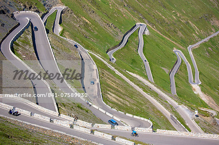 Cars on The Stelvio Pass (Passo dello Stelvio) (Stilfser Joch), on the route to Prato, in the Eastern Alps in Northern Italy, Europe