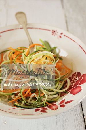 Carrot and courgette 'spaghetti' (uncooked)