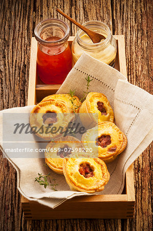 Mini pies filled with ham shank