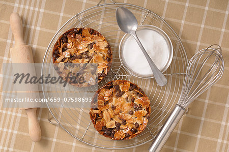 Almond and chocolate tartlets