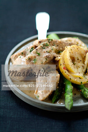 Sauteed veal with lemon and asparagus