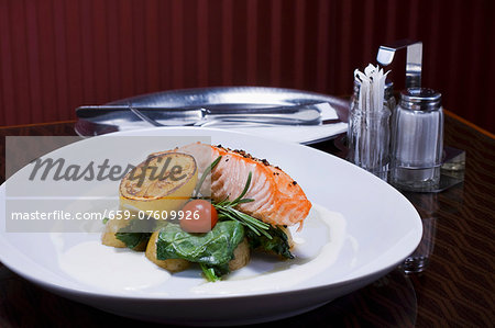 grilled salmon with potatoes and spinach