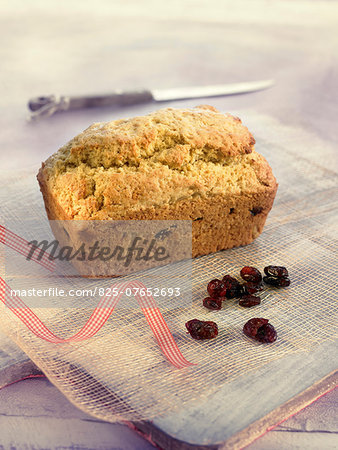 Dried cranberry and sweetcorn cake