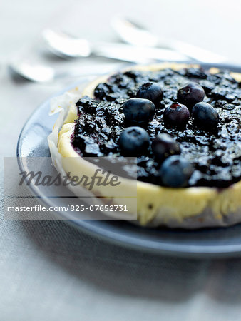 Vanilla cheesecake with bilberries