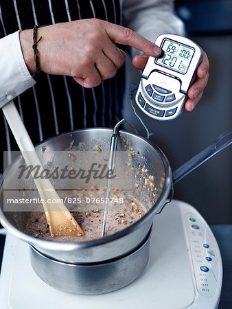 Heating the mixture in a bain-marie up to 65