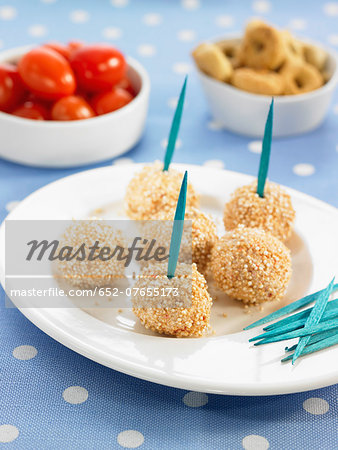 Goat's cheese and amaranto cereal balls Goat's cheese and amaranto cereal balls