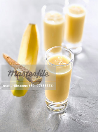 Banana-licorice smoothies