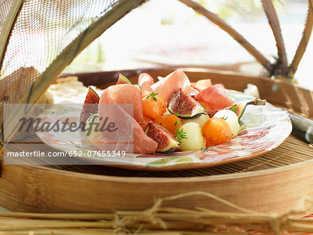 Melon ball salad with fresh figs and raw ham