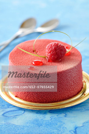 Small raspberry mousse cake