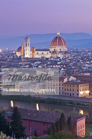 Italy, Italia. Tuscany, Toscana. Firenze district. Florence, Firenze. Duomo Santa Maria del Fiore,  View over the city from Michelangelo square