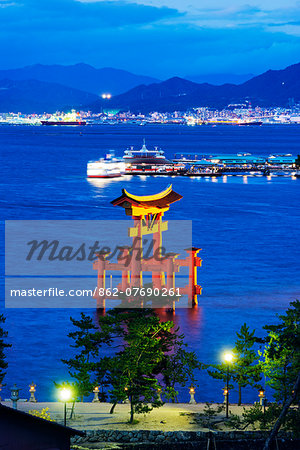 Asia, Japan, Honshu, Hiroshima prefecture, Miyajima Island, tori gate of Itsukushima jinja Shinto Shrine, Unesco