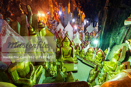 South East Asia, Myanmar, Pindaya, buddha statues in entrance to Shwe Oo Min Natural Cave Pagoda