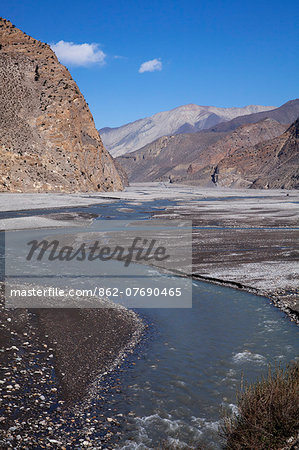 Nepal, Mustang, Eklo Bhatti. The Kali Gandaki river between Jomsom and Eklo Bhatti.