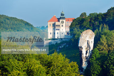 Europe, Poland, Malopolska, Ojcow National Park, Pieskowa Skala Castle and Hercules Club, Maczuga Herkulesa, limestone pillar Europe, Poland, Malopolska, Ojcow National Park, Pieskowa Skala Castle and Hercules Club, Maczuga Herkulesa, limestone pillar
