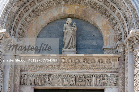 Statue and relief carvings in archway