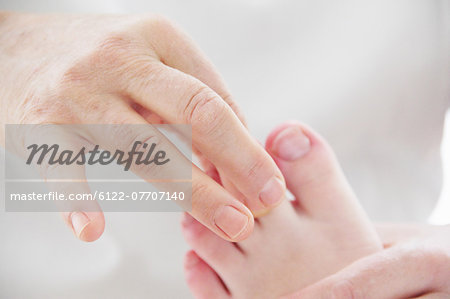 Close up of masseuse working on feet