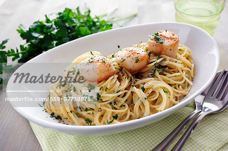Spaghetti with a creamy cheese sauce and scallops