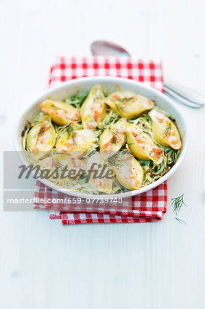 Pasta gratin with pointed cabbage and salmon