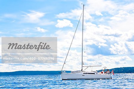 turistic boat under blue sky