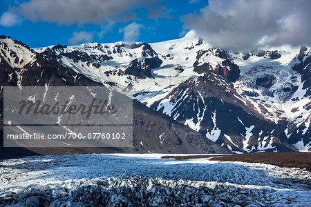 Scenic view of glaicer and mountains, Svinafellsjokull, Skaftafell National Park, Iceland