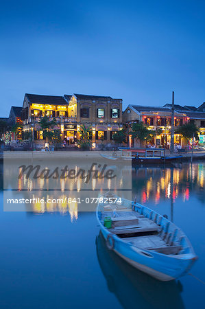 Boat on Thu Bon River at dusk, Hoi An, UNESCO World Heritage Site, Quang Nam, Vietnam, Indochina, Southeast Asia, Asia