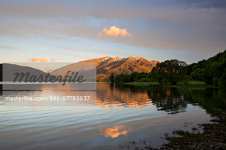 Sunrise over Glendhu Bay on Lake Wanaka and Mount Aspiring, Wanaka, Otago, South Island, New Zealand, Pacific