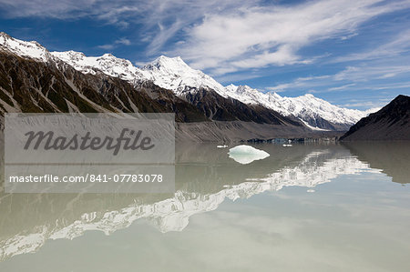 Mount Cook and Southern Alps, Tasman Lake, Mount Cook National Park, UNESCO World Heritage Site, Canterbury region, South Island, New Zealand, Pacific