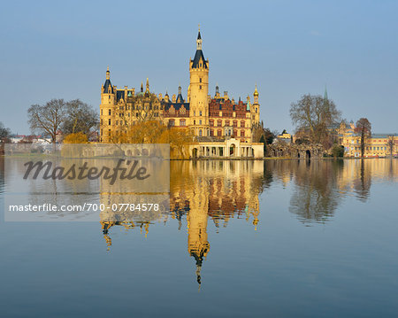 Schwerin Castle reflected in Schwerin Lake, Schwerin, Western Pomerania, Mecklenburg-Vorpommern, Germany