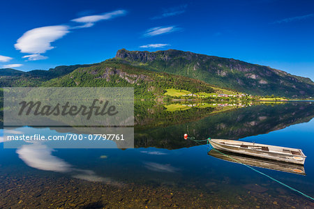 Scenic view of lake, Granvinsvatnet, Granvin, Hordaland, Norway