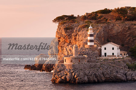 Lighthouse Far de sa Creu at sunset, Port de Soller, Majorca (Mallorca), Balearic Islands, Spain, Mediterranean, Europe