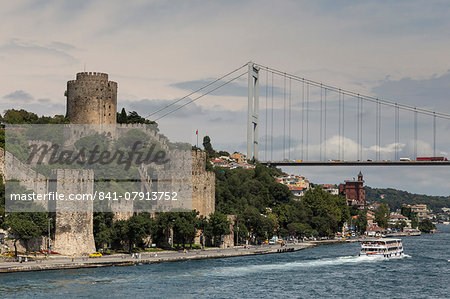 Rumeli Hisari (Fortress of Europe) and Fatih Sultan Mehmet Suspension Bridge, Hisarustu, Bosphorus Strait, Istanbul, Turkey, Europe