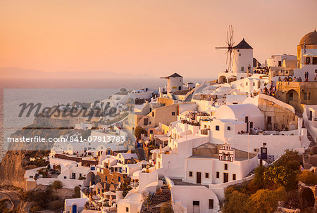 Windmill and traditional houses at sunset, Oia, Santorini (Thira), Cyclades Islands, Greek Islands, Greece, Europe