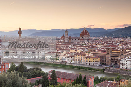 Basilica di Santa Maria del Fiore (Duomo) and skyline of the city of Florence, UNESCO World Heritage Site, Tuscany, Italy, Europe