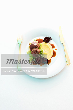 Roast venison with beetroot and mashed potatoes Roast venison with beetroot and mashed potatoes
