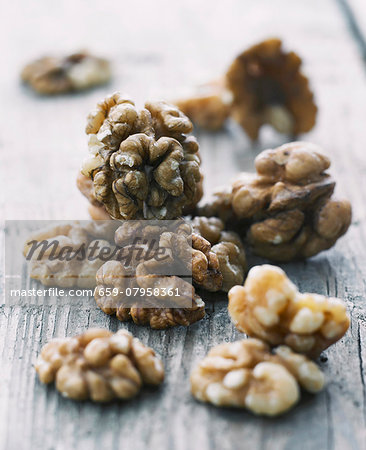 Shelled walnuts