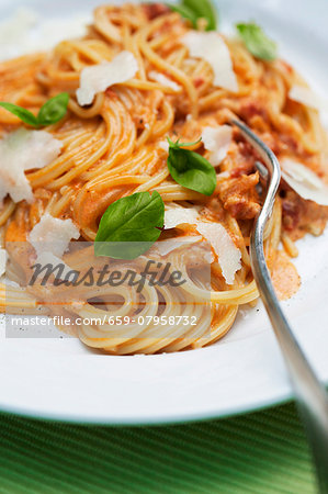 Spaghetti Aurora (spaghetti with creamy tomato sauce) Spaghetti Aurora (spaghetti with creamy tomato sauce)